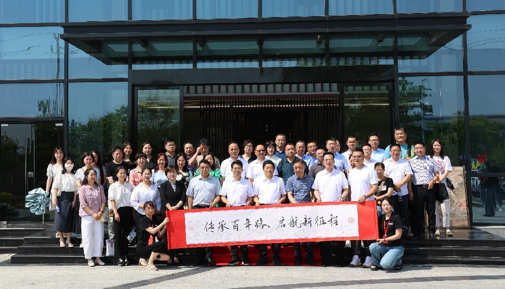 傳承百年路，啟航新征程