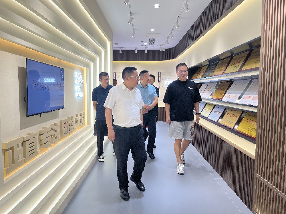 宜昌市生態(tài)環(huán)境局黨組書記、局長高杰一行到公司調(diào)研